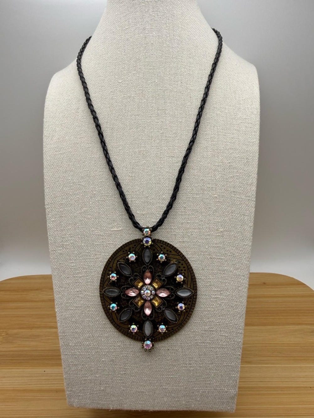NWT Lia Sophia Antique Brass Tone Vincenza Medallion Crystal Necklace